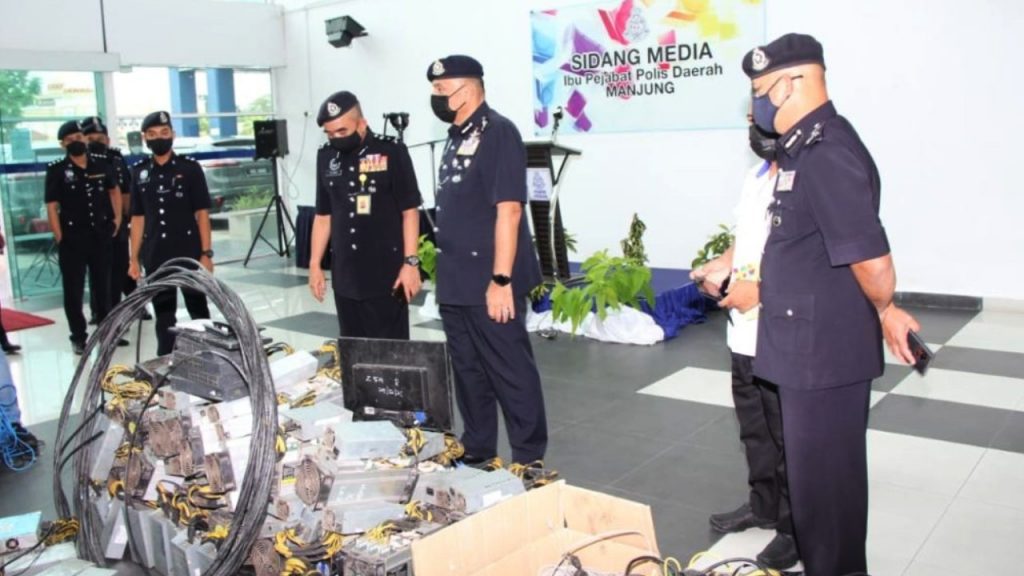 The Malaysian police seized 1,720 Bitcoin miners to steal electricity -  CoinCu News