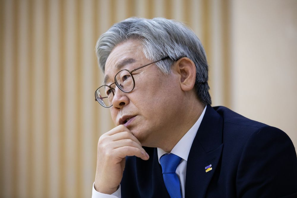South Korea's top presidential candidate will accept Bitcoin and Ether as campaign contributions.