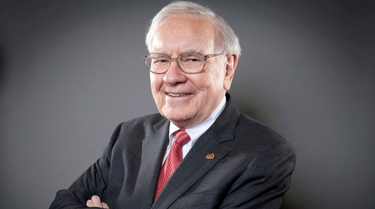 Warren Buffett's group is selling shares in Visa and Mastercard and investing in a Bitcoin-friendly bank