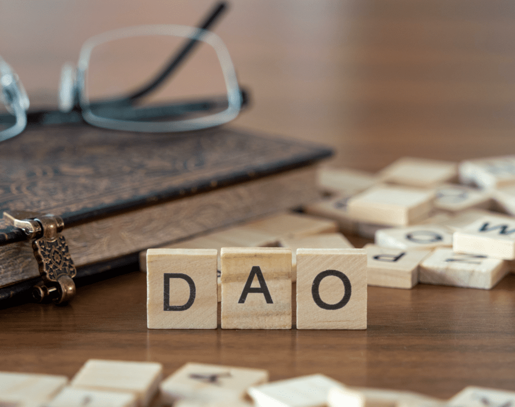 The Simple View Of DAOs Community: Operation Mechanism, The Importance Of Voting