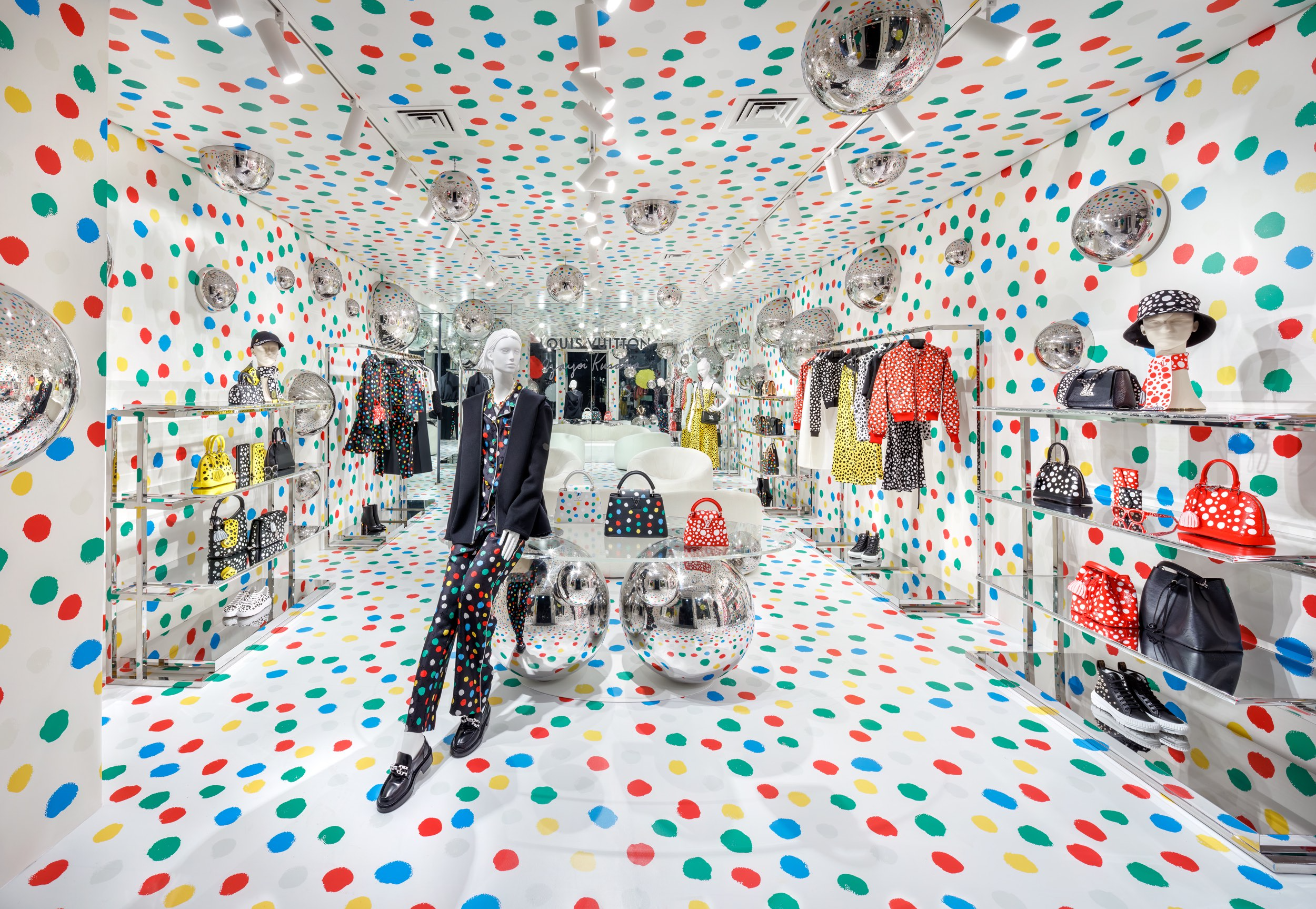 Louis Vuitton Partners With Yayoi Kusama To Launch 10,000 NFTs - CoinCu News