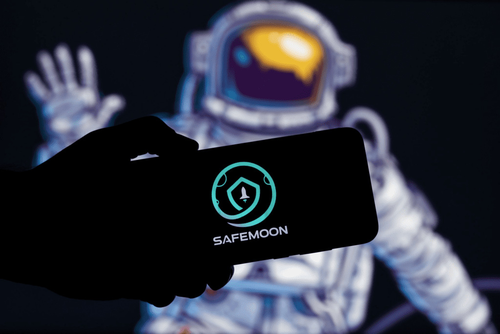 SafeMoon Hacker Returned $7.2 Million Of Stolen Funds To The Protocol