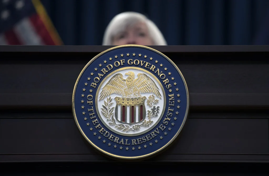 Ngân hàng giám sát thực hiện bước đầu tiên để giành chiến thắng trong vụ kiện với Fed